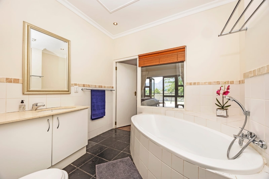 To Let 4 Bedroom Property for Rent in Boschenmeer Golf Country Estate Western Cape